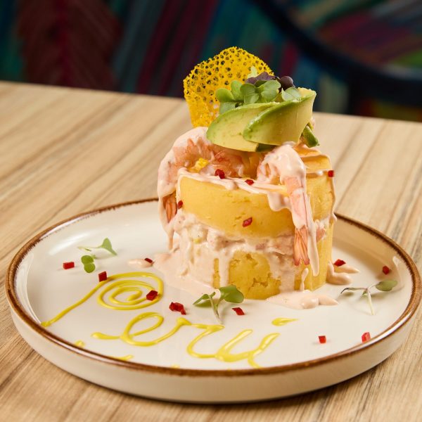 Causa de langostinos